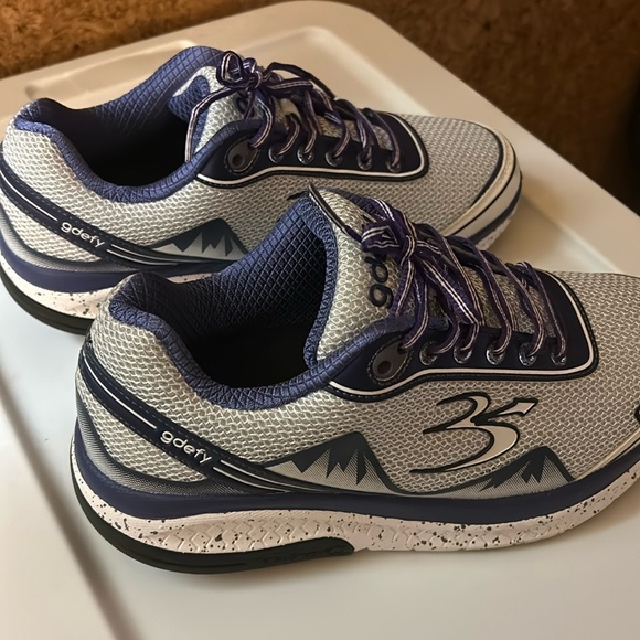 Great Gdefy sneakers! - Picture 1 of 5